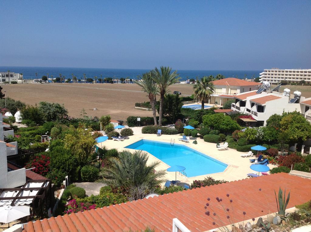 Paphos Townhouse Villa ภายนอก รูปภาพ